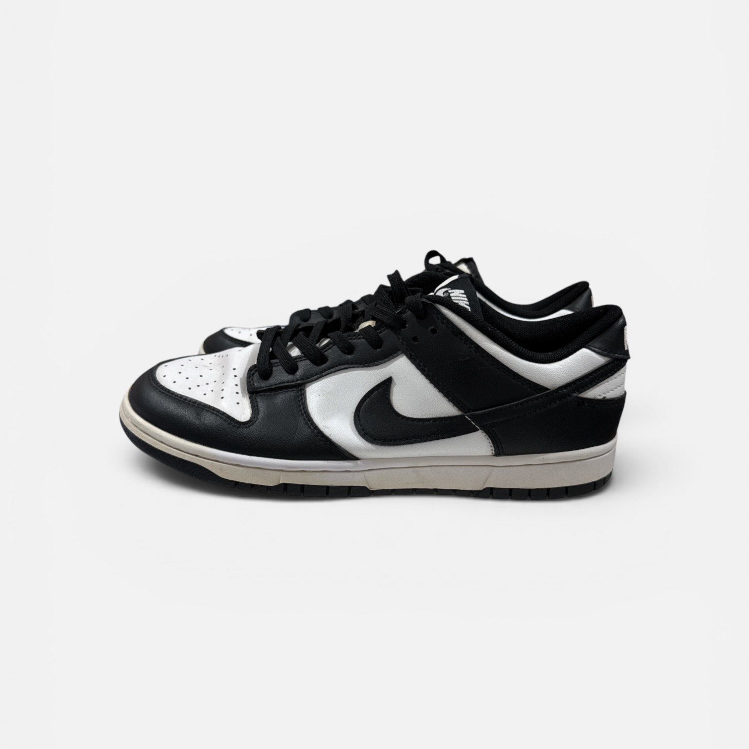 Nike Dunk Low “Panda” / Pre-Owned
